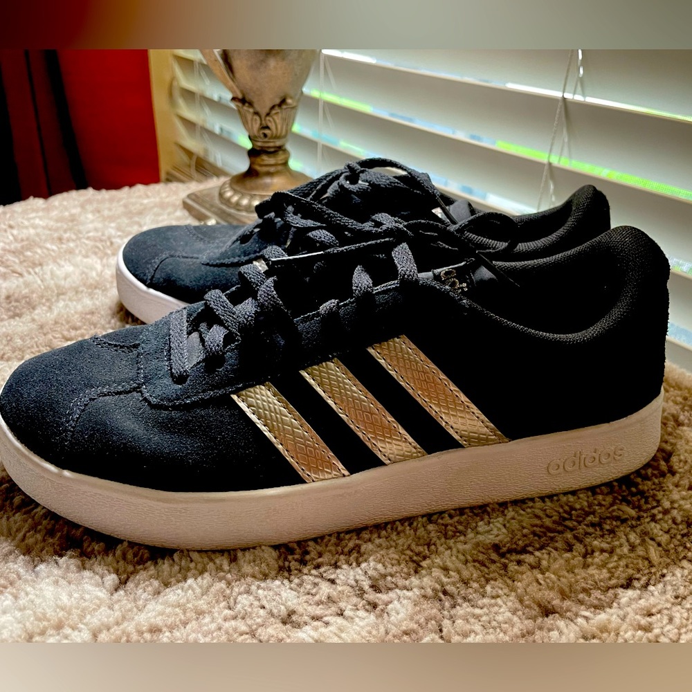 Adidas VL Court 2.0 black with silver stripes